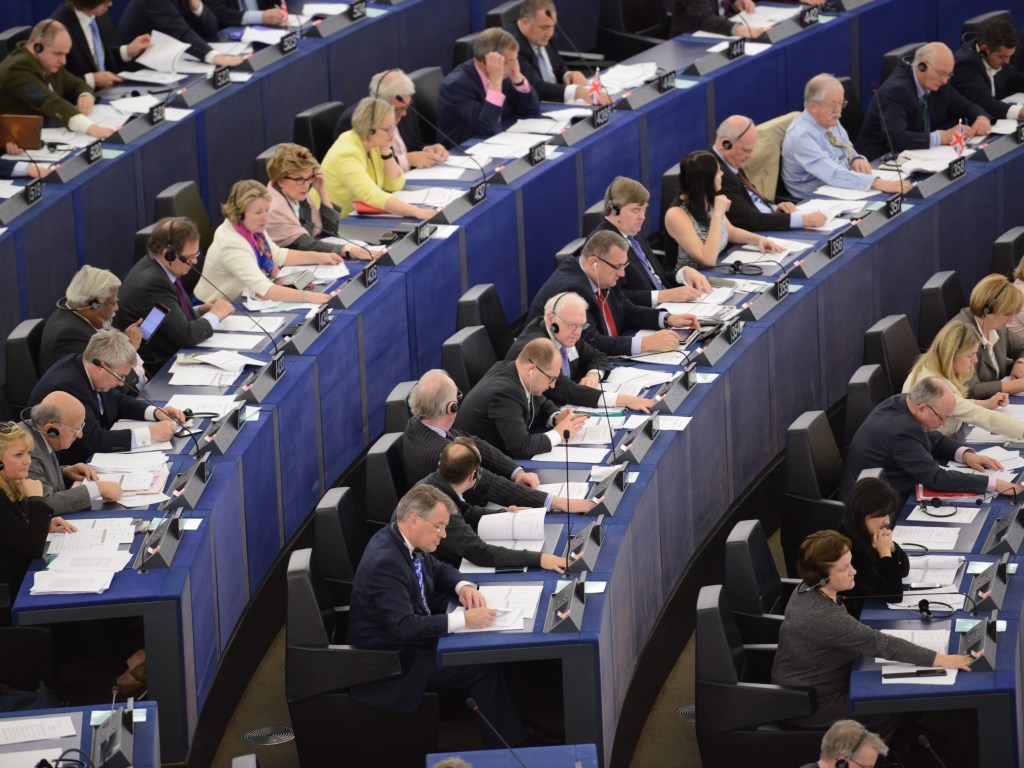 Комитет Европарламента одобрил санкции против Польши