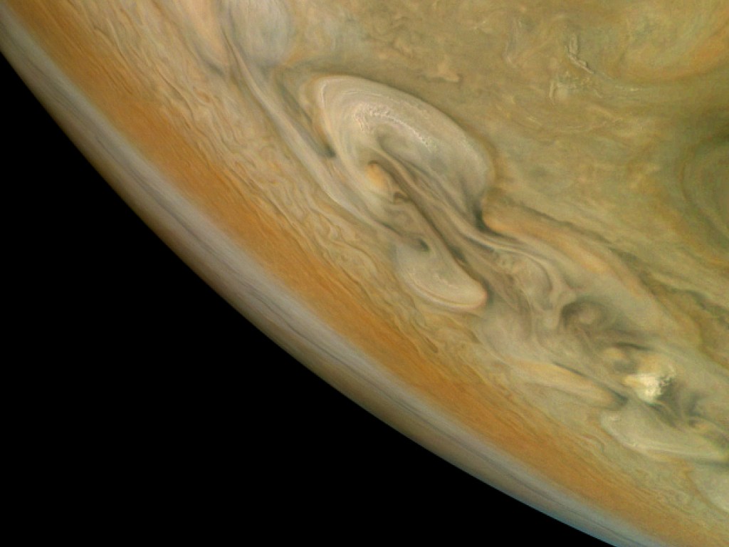 Как выглядит буря на Юпитере: NASA опубликовала фото