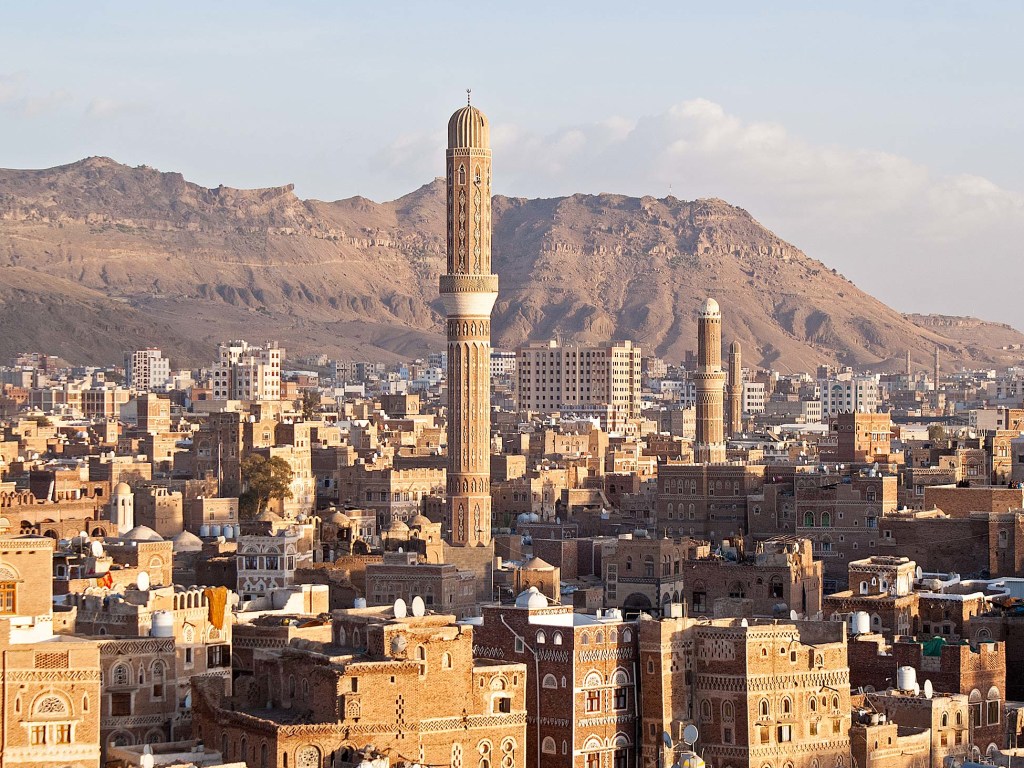 В Йемене сепаратисты окружили президентский дворец в Адене
