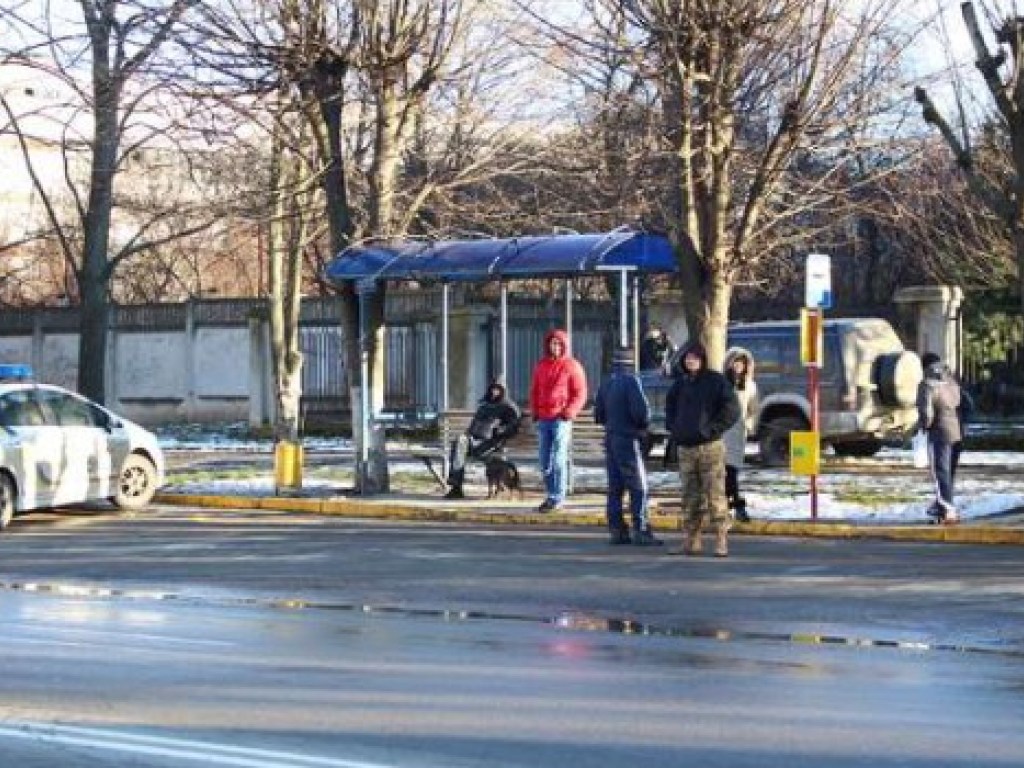 В Черновцах водитель внедорожника на большой скорости сбил людей на тротуаре (ФОТО)