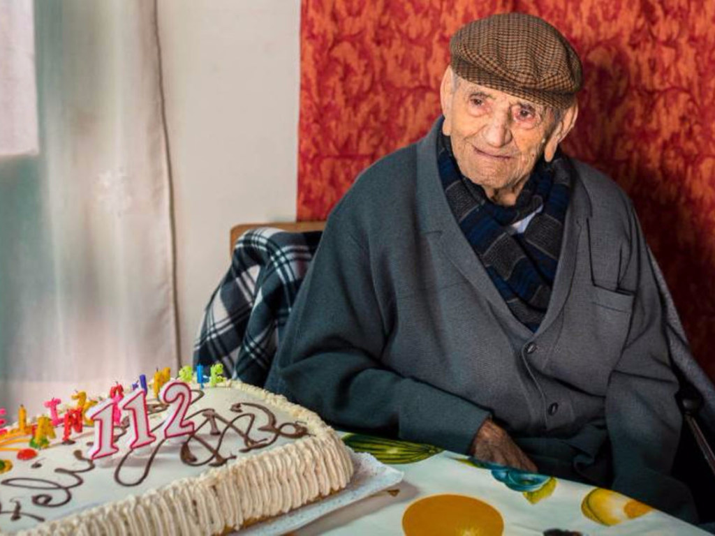 Умер самый старый мужчина в мире, ему было 113 лет