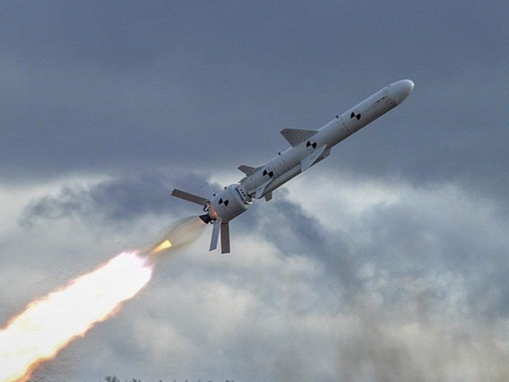 Военные провели первое испытание крылатой ракеты украинского производства (ФОТО)