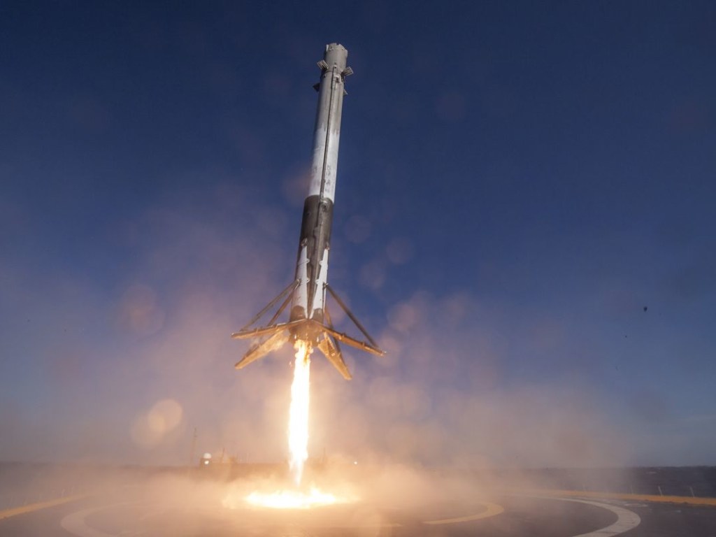 SpaceX успешно провел пуск Falcon 9 со спутником связи на борту (ВИДЕО)