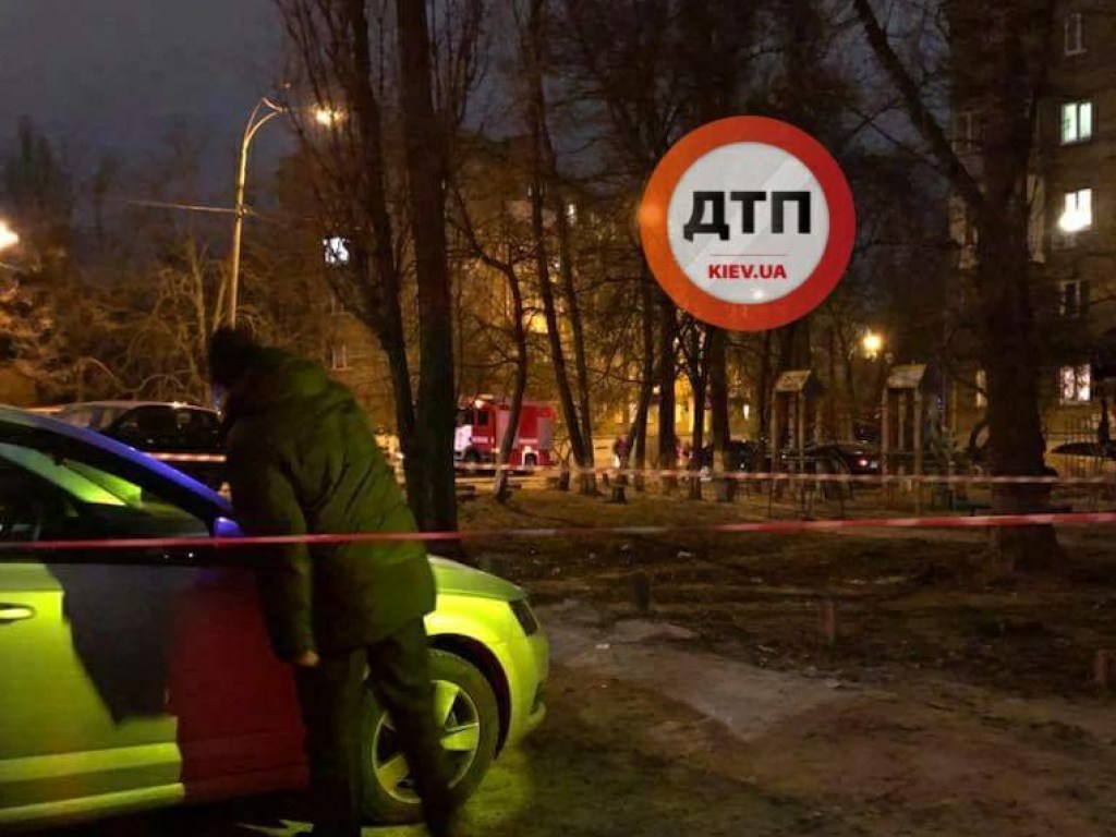 На Печерске в Киеве на капоте автомобиля «героя парковки» оставили гранату (ФОТО)