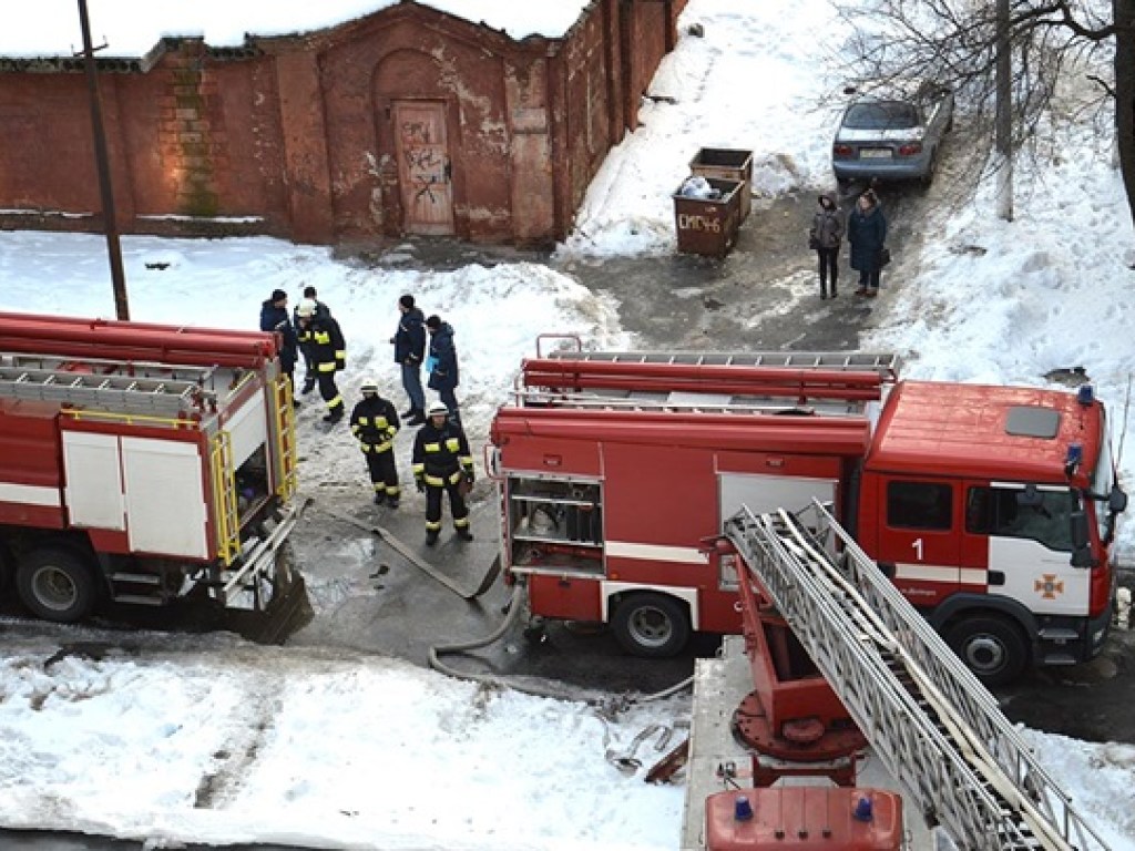 Пожар в больнице Днепра: из здания эвакуировали 450 человек (ФОТО, ВИДЕО)