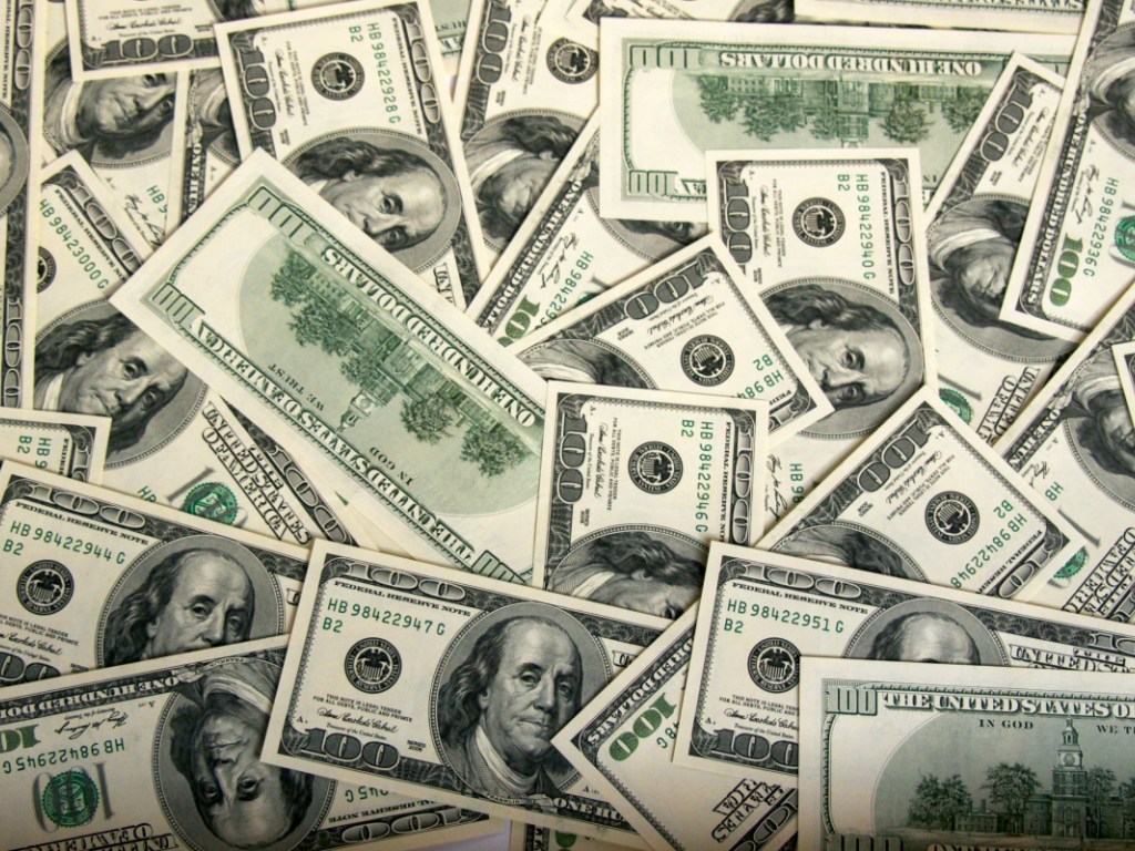 НБУ установил официальный курс гривны уровне 27,84 гривны за доллар