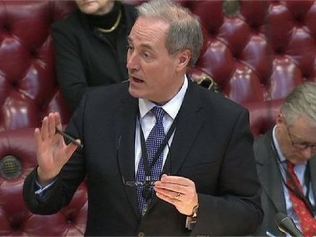 Британский министр подал прошение об отставке из-за опоздания на заседание Палаты лордов (ВИДЕО)
