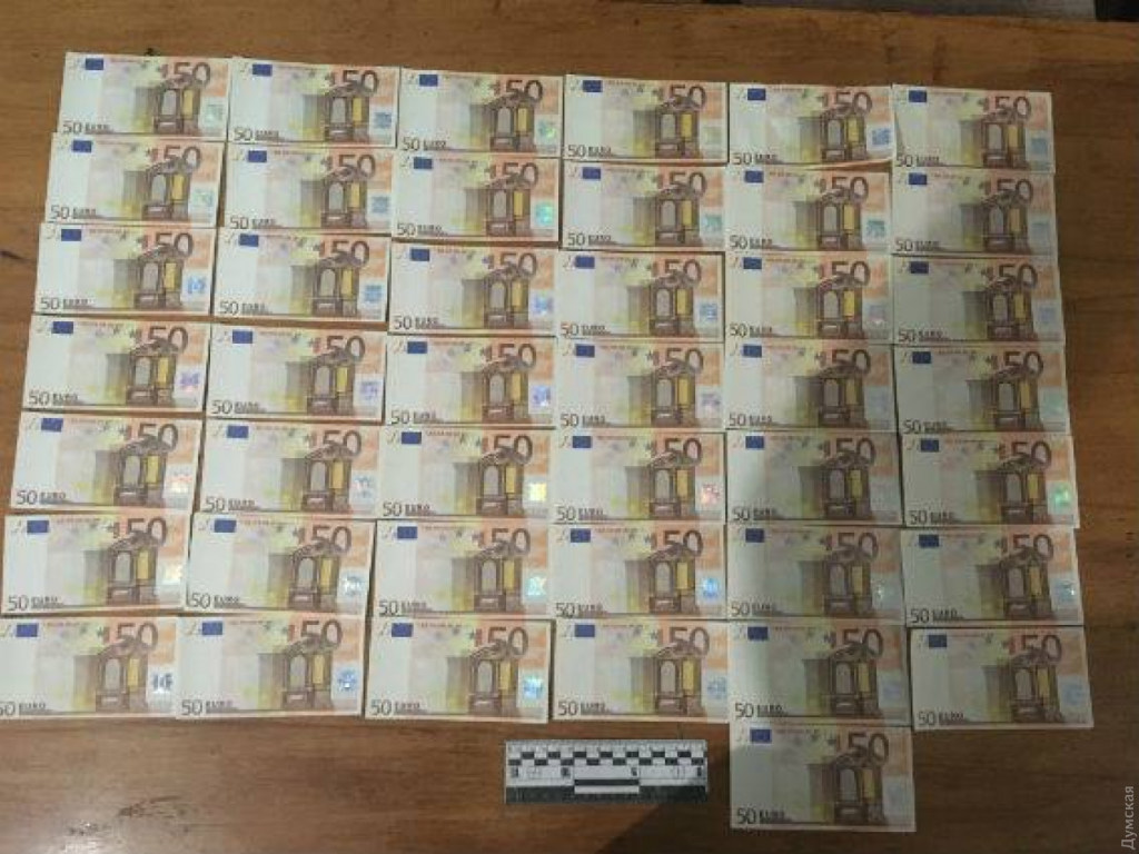 В Белгороде-Днестровском фальшивомонетчик пытался обменять более 2 тысяч поддельных евро (ФОТО)