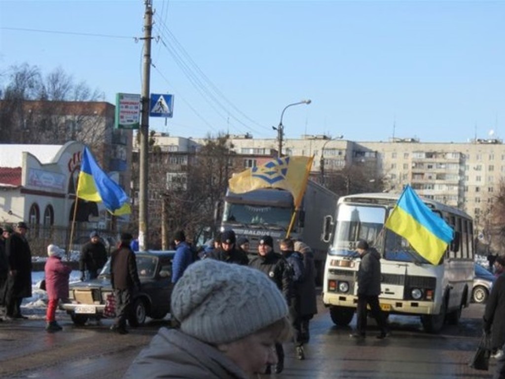 Жители Смелы перекрыли трассу на Киев (ФОТО)