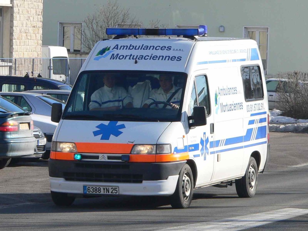 Во время массовой драки во французском Кале пять мигрантов получили ранения (ВИДЕО)