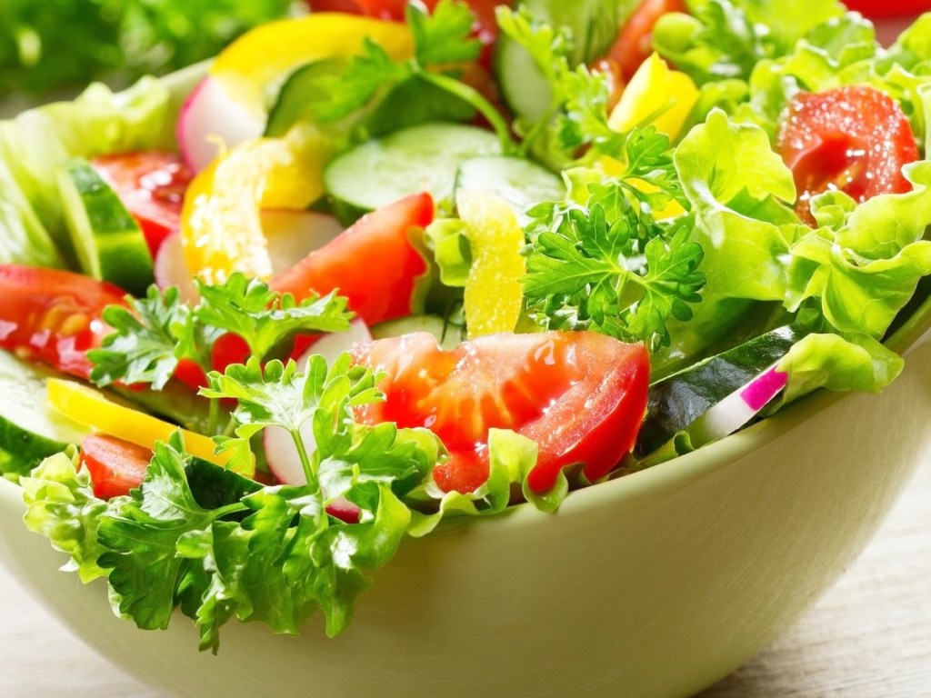 Ученые выяснили, чем опасна популярная заправка для салата