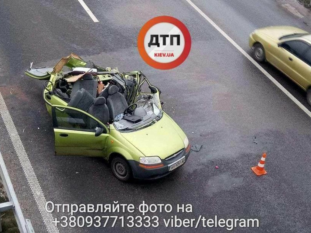 Под Киевом вследствие ДТП Chevrolet получил страшное повреждение (ФОТО)