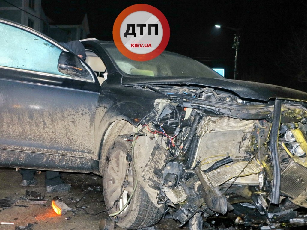  «Пьяное» ДТП в Ирпене: Hyundai от столкновения с Audi отбросило в забор (ФОТО)