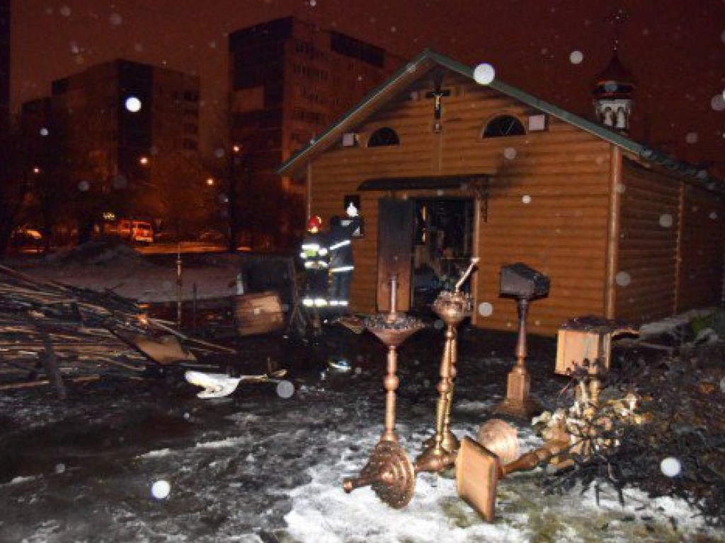 В спальном районе Львова горела деревянная церковь  (ФОТО)