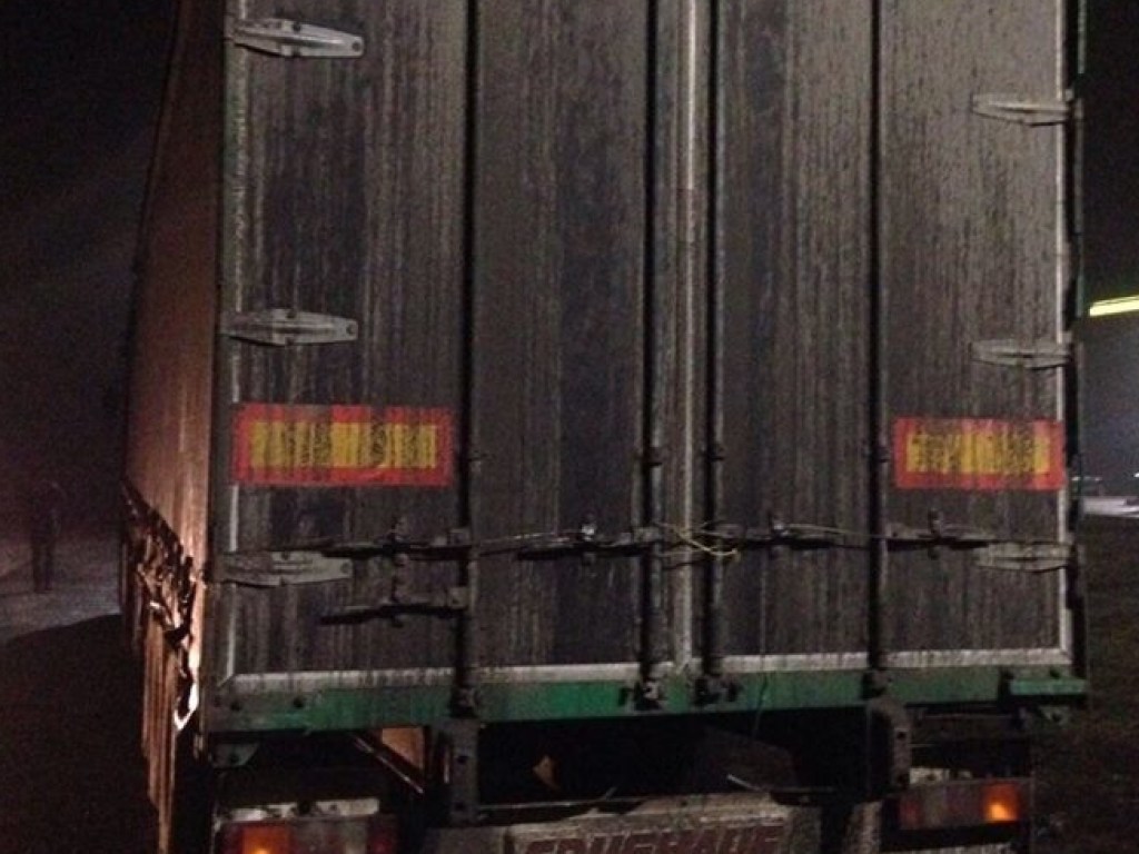 В Винницкой области задержан грузовик с 25 тоннами спирта, который разливали в бутылки элитных напитков (ФОТО)