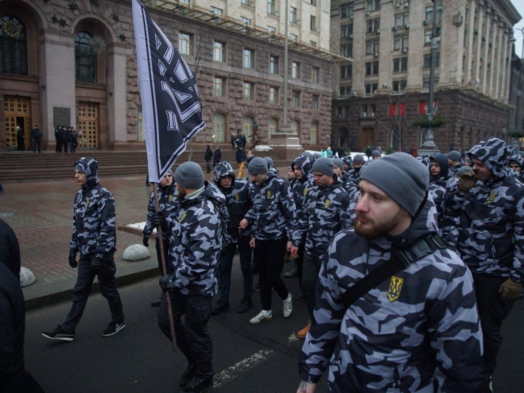 Военизированные формирования  в Украине  пришли на смену политическим партиям &#8212; эксперт