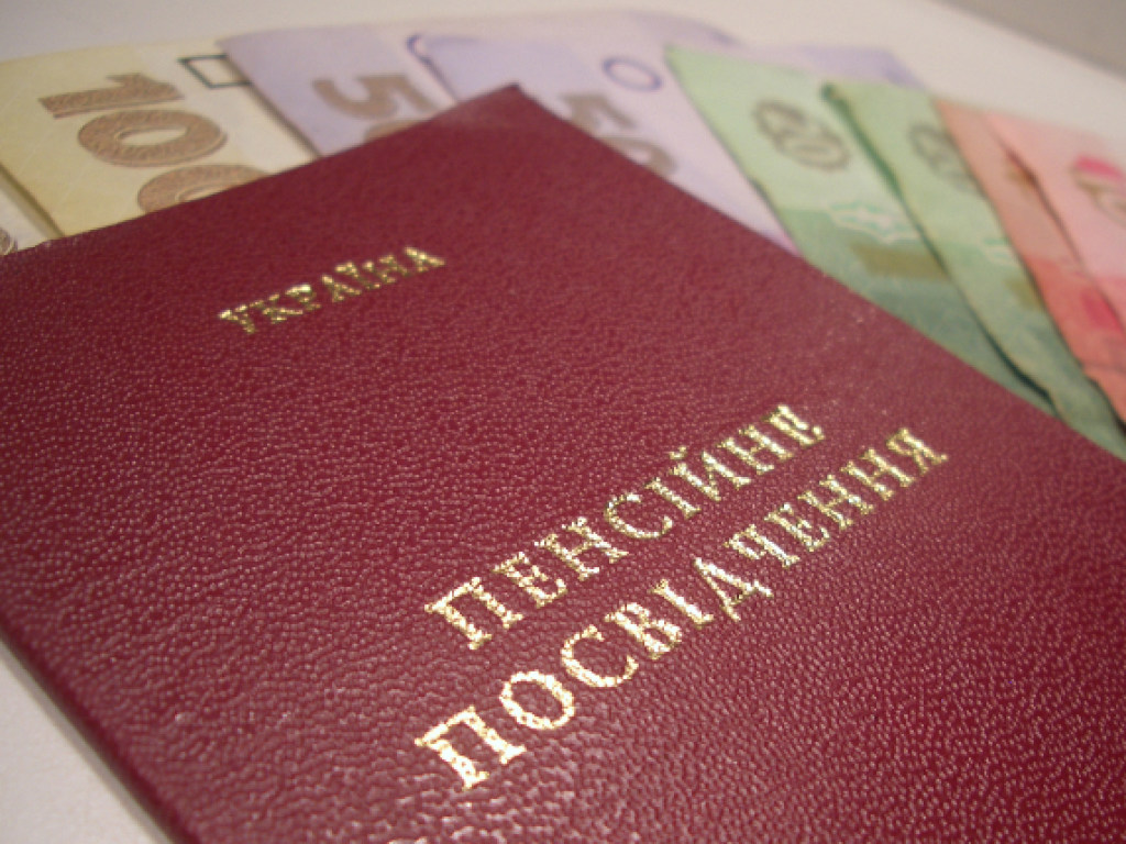 Украинцам заменят пенсионные удостоверения