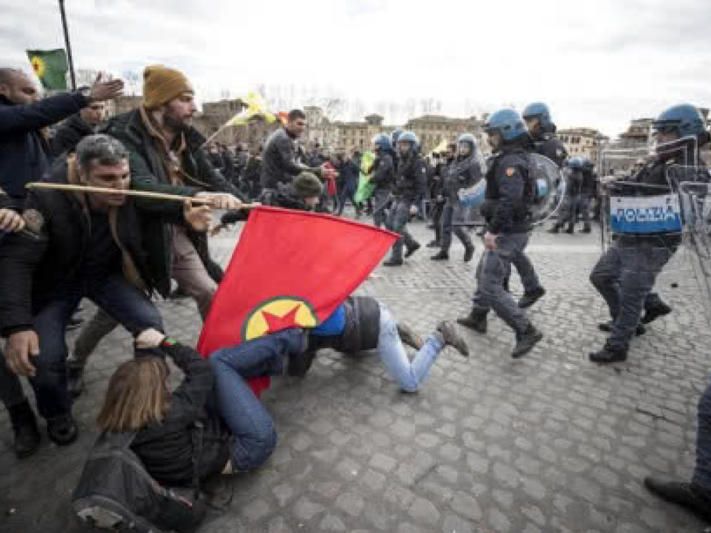 На акции протеста против визита Эрдогана в Рим возникли столкновения, есть раненый (ФОТО)