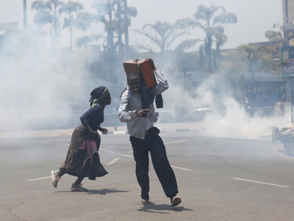 В Кении полиция применила слезоточивый газ против демонстрантов