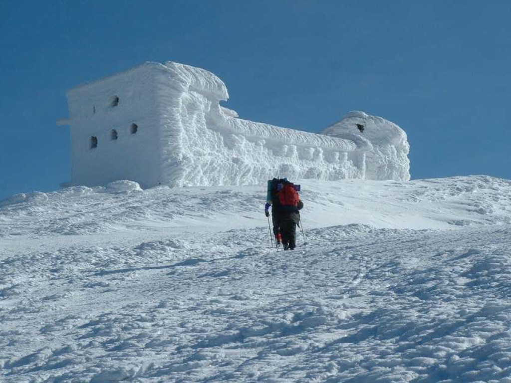 Появилось видео невероятного зимнего рассвета на горе Поп Иван (ВИДЕО)