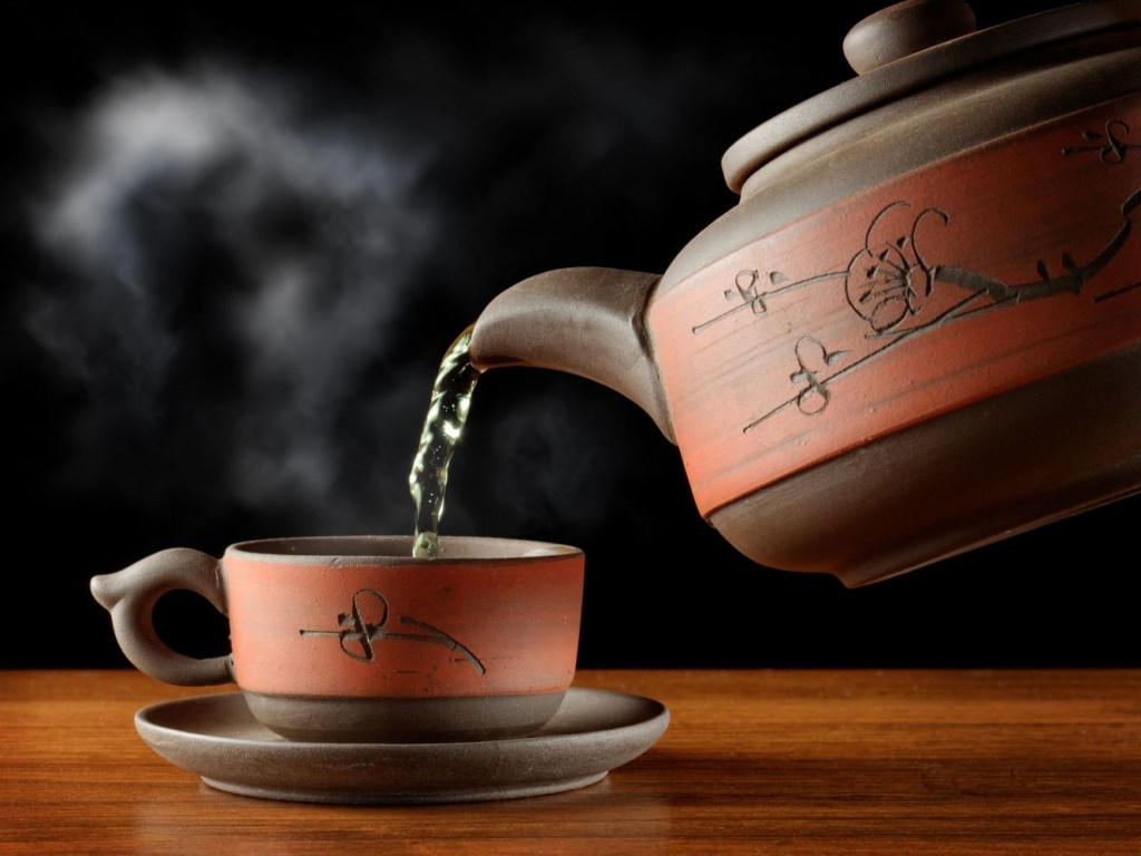 Врачи: Горячий чай повышает риск развития рака