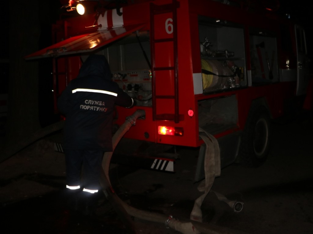  В Соломенском районе Киева произошел пожар в подъезде многоэтажки (ФОТО)