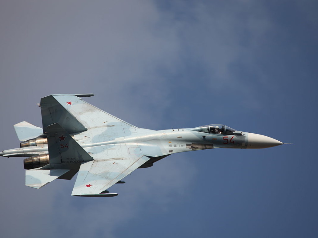 Украинский истребитель Су-27УБ совершил аварийную посадку: проводится расследование