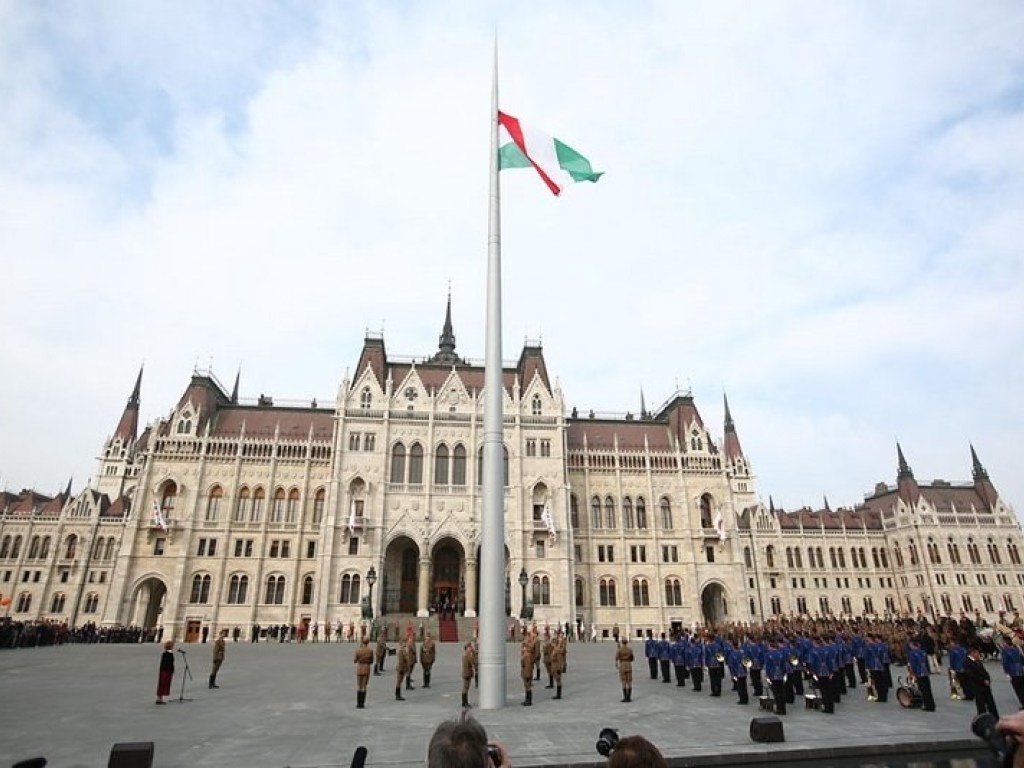 Венгрия начала «давить» на Украину, не получившую в вопросе нацменьшинств поддержки ЕС &#8212; эксперт
