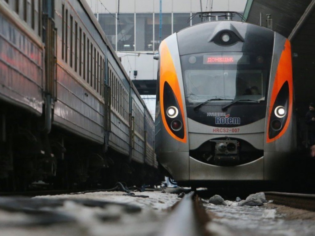 «Укрзализныця» назначила в феврале 6 дополнительных поездов 