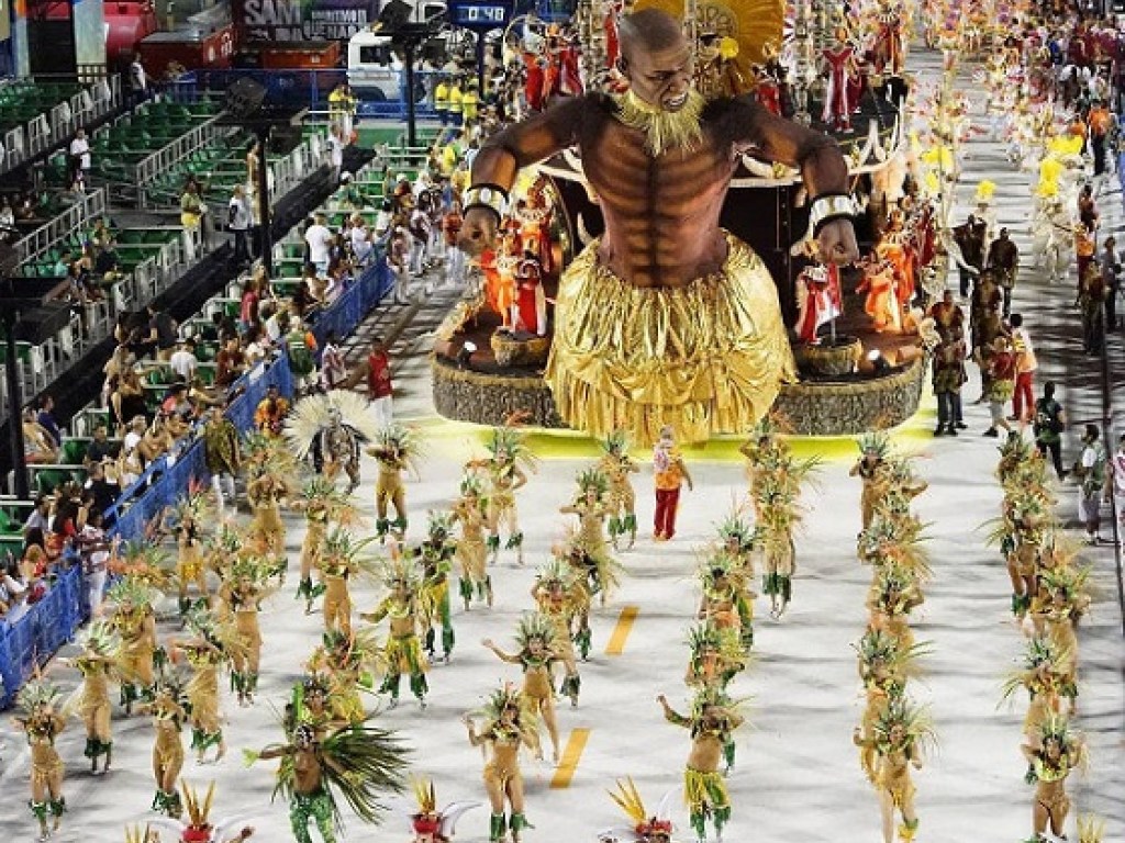В Рио-де-Жанейро стартовал масштабный карнавал (ФОТО)