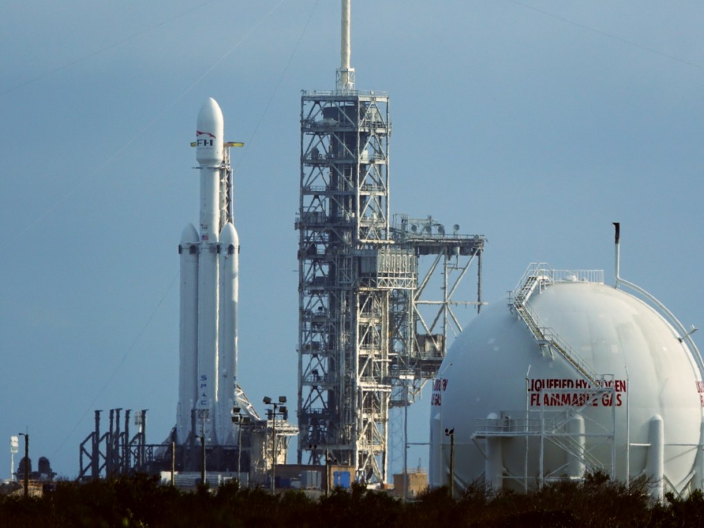 ВВС США разбомбили дрейфующую в океане Falcon 9 – СМИ