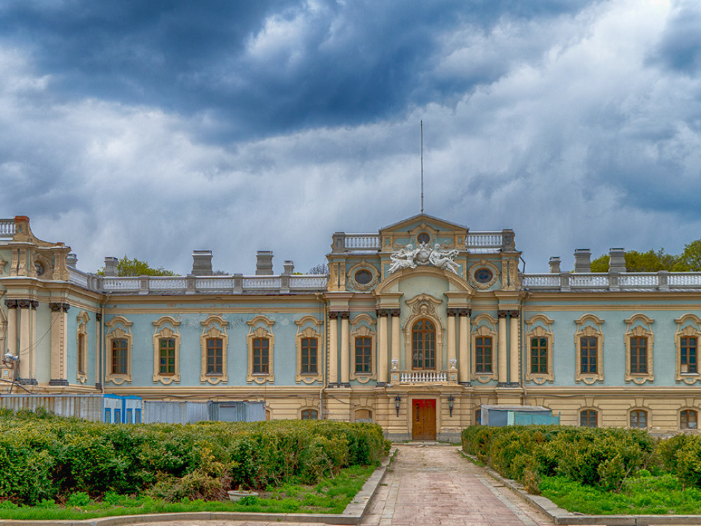 На закупку мебели для Мариинского дворца выделили 23 000 000 гривен