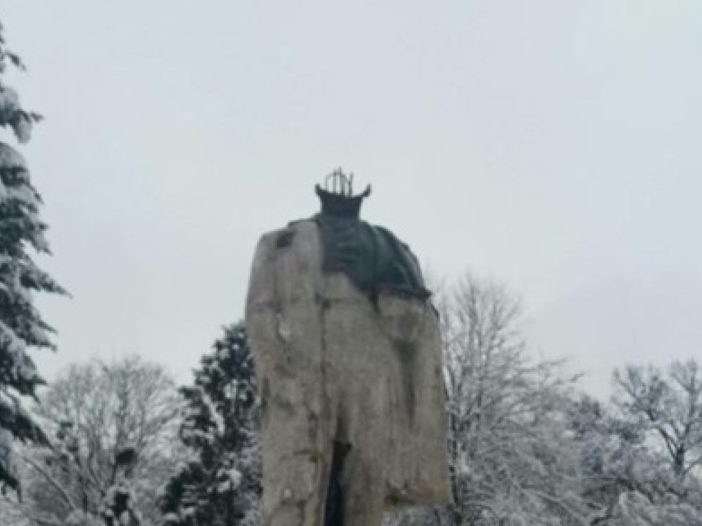 На Львовщине отбили голову памятнику Шевченко (ФОТО)