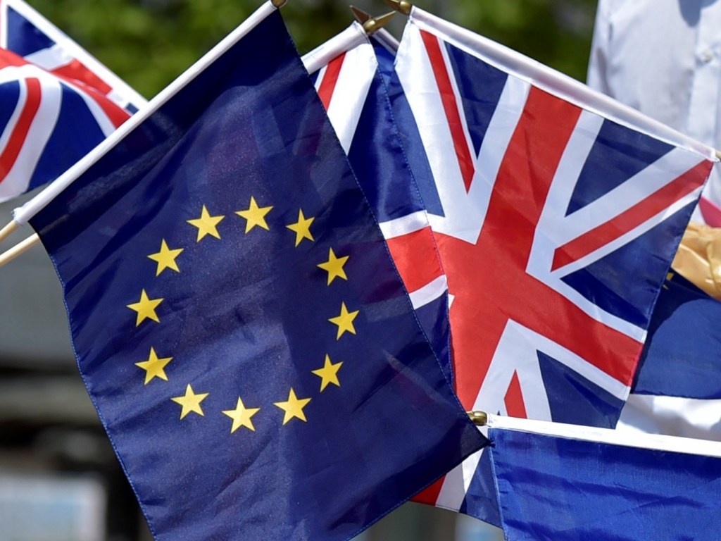Великобритания хочет финансово обезопасить себя перед Brexit – политолог