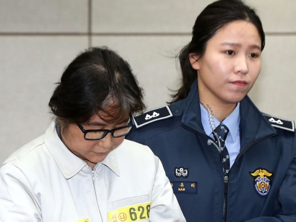 Суд Южной Кореи приговорил подругу экс-президента страны к 20 годам тюрьмы