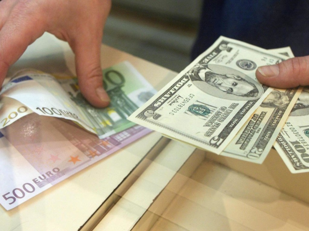 НБУ установил официальный курс на уровне 26,84 гривны за доллар
