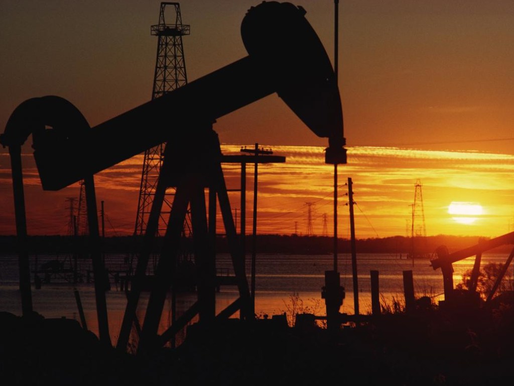 Нефть Brent торгуется ниже 63 долларов за баррель