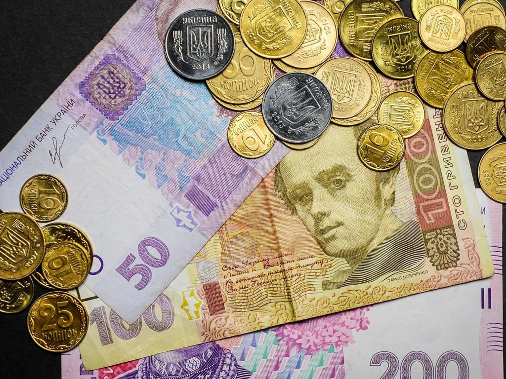 Украинцы забрали почти 2 миллиарда гривен из банков в январе