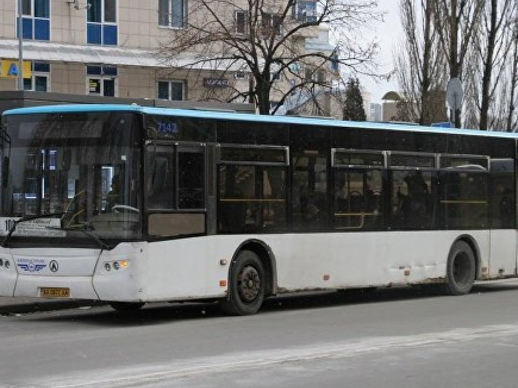 В Киеве водитель автобуса разработал схему, как меньше работать (ФОТО, ВИДЕО)