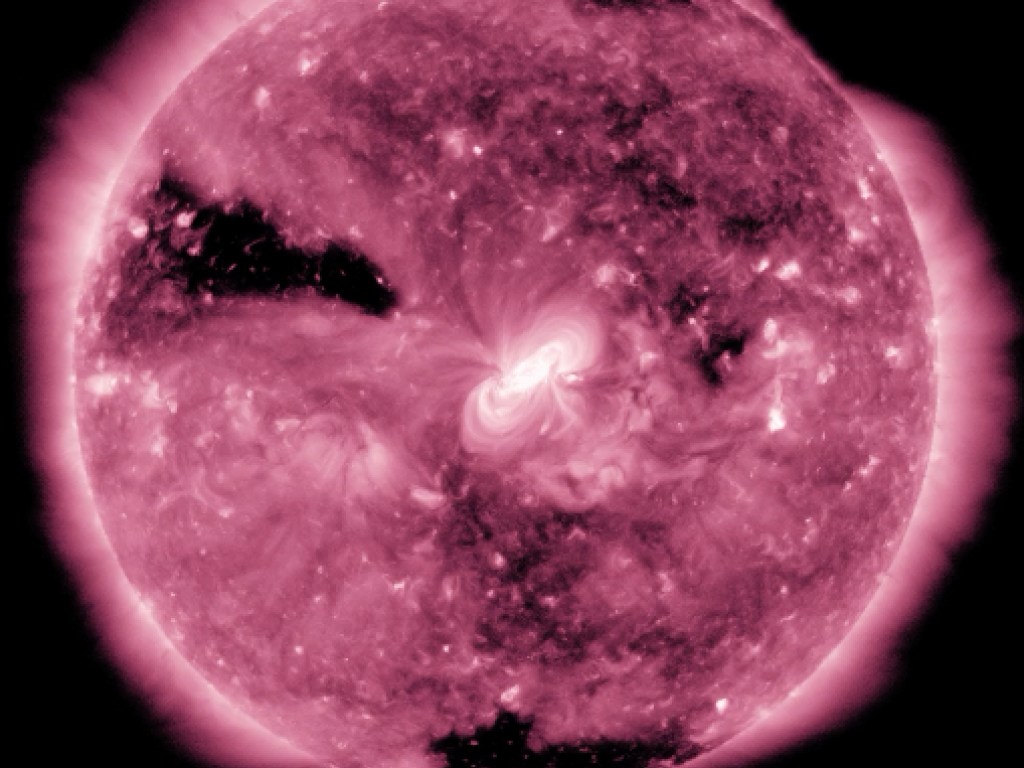 NASA показало, как выглядит солнечное затмение из космоса (ВИДЕО)