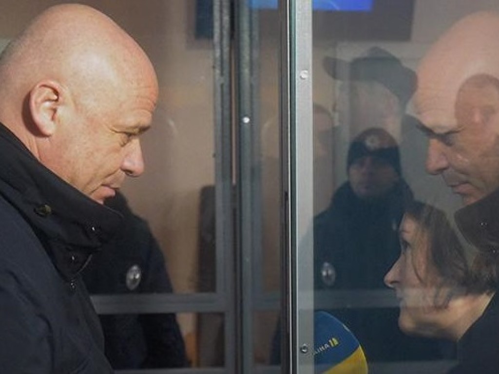 Суд над Трухановым: полиция с дубинками задержала 35 активистов, среди них 10 пострадавших