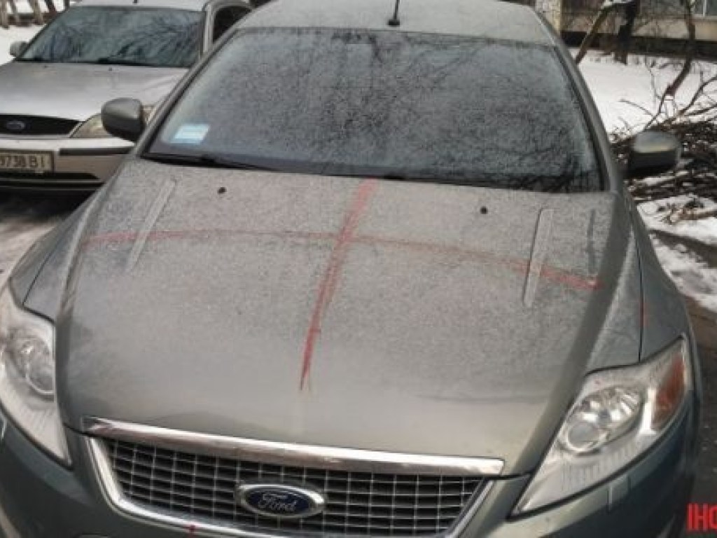 В Киеве иностранец испачкал кровью автомобили и квартиру: полиция сообщила подробности ЧП