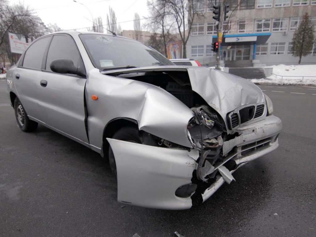 В Голосеевском районе Киева столкнулись Daewoo Lanos и Honda, есть пострадавшие (ФОТО)