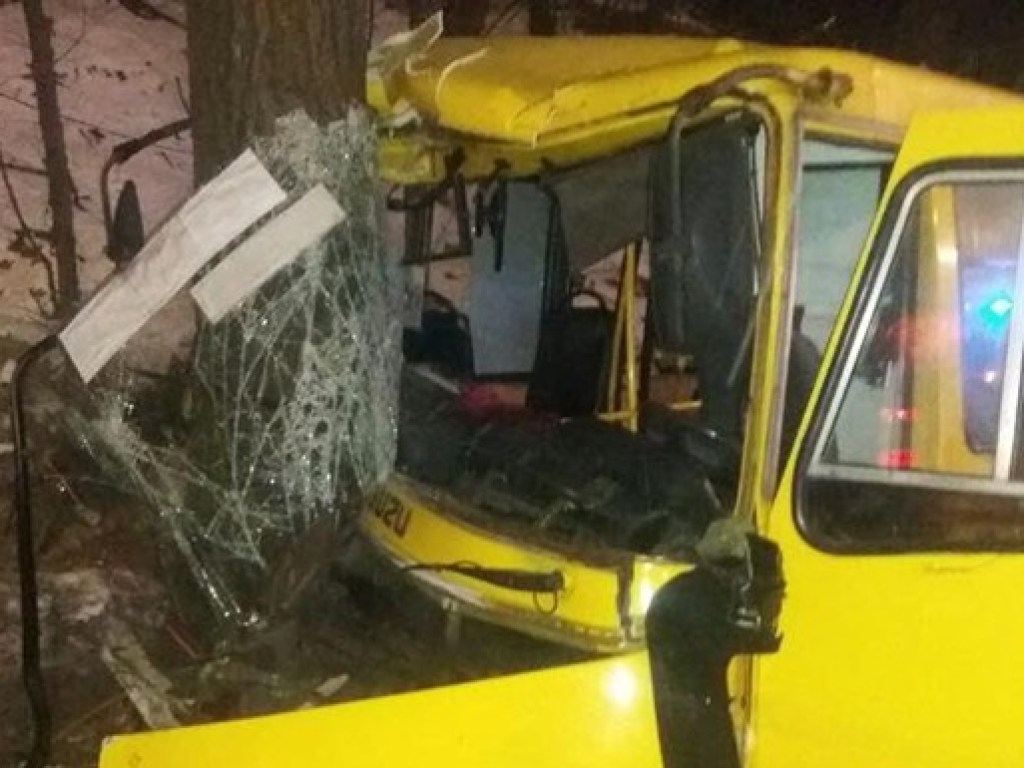 ДТП с двумя маршрутками в Киеве: пострадали 12 человек