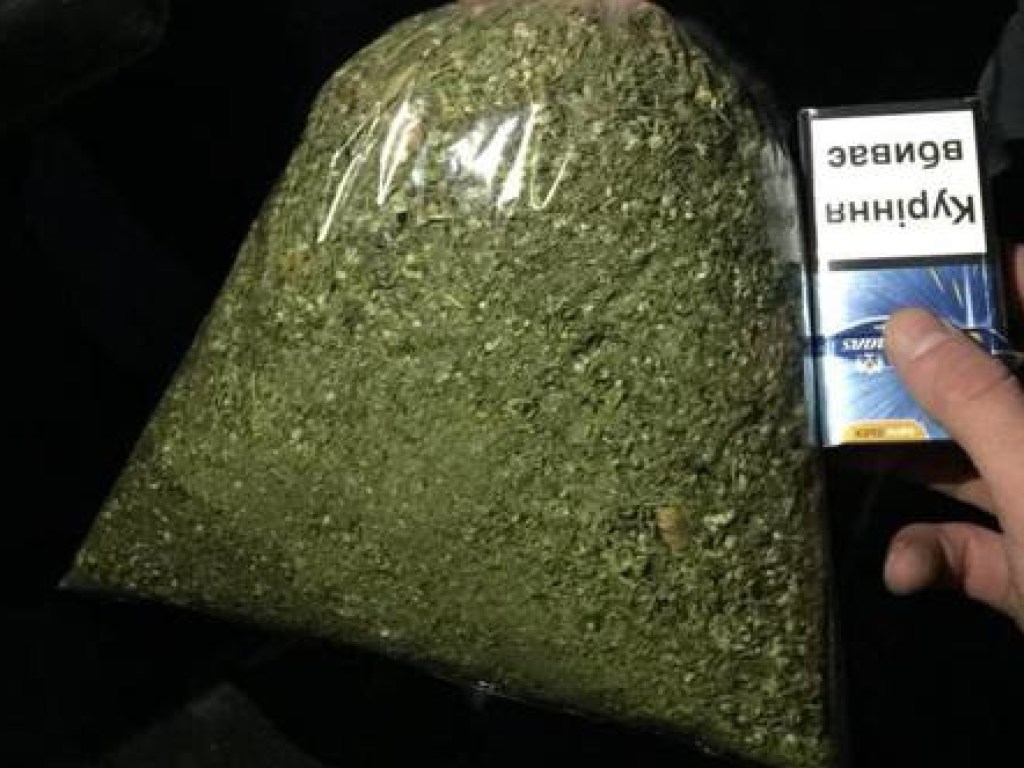 Под Киевом задержали безработного с килограммом наркотиков (ФОТО)