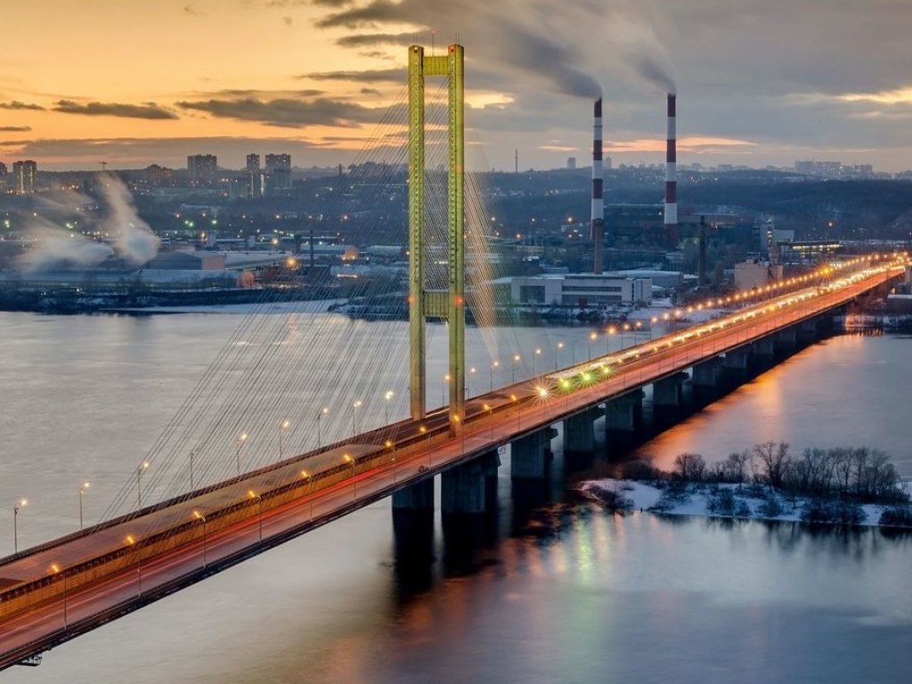 В Киеве в ближайшие два дня ограничат движение по Южному мосту