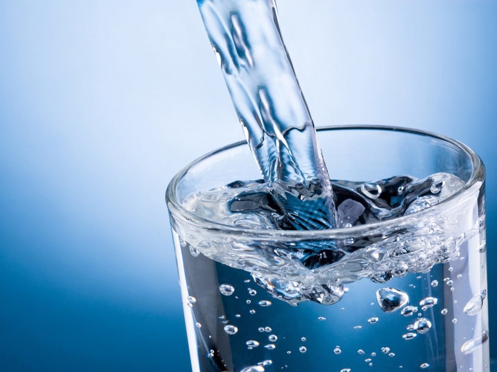 Нехватка чистой воды провоцирует быстрый набор лишнего веса – диетолог