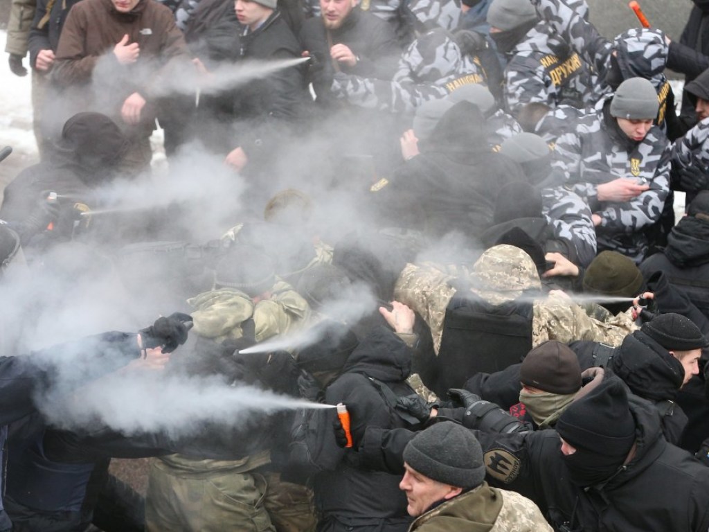 Стали известны подробности погрома во дворе Соломенского райсуда в Киеве