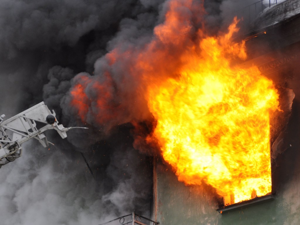 В Одессе при пожаре в жилом доме погибло два человека (ФОТО)