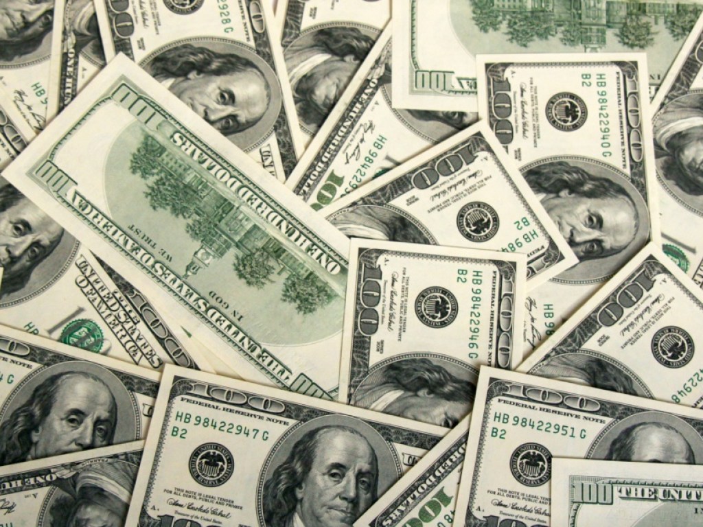 НБУ установил официальный курс на уровне 26,99 гривны за доллар